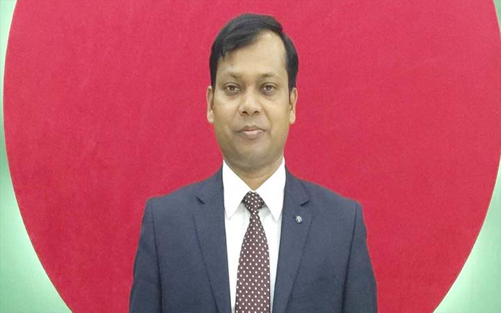 ফেসবুকে স্ট্যাটাস: শাস্তি পেলেন সারওয়ার আলম